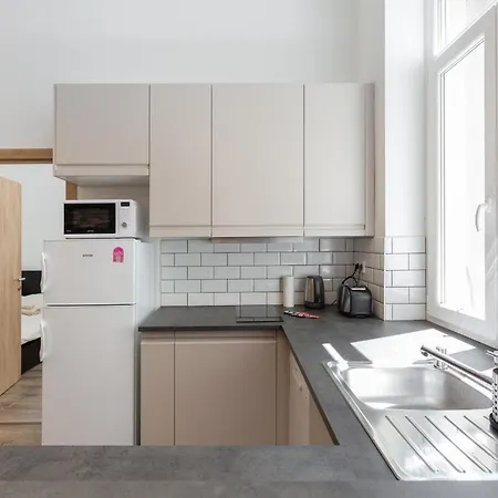 D78 Dohany Apartment