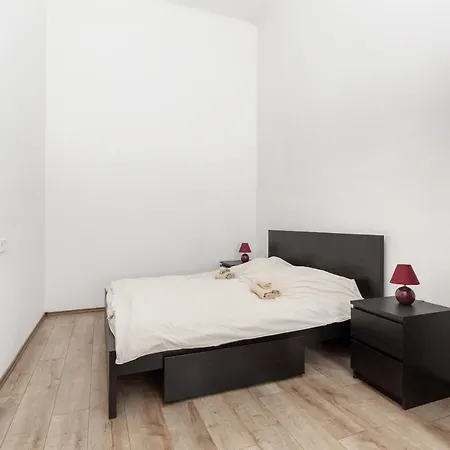 D78 Dohany Apartment *